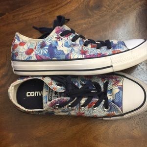 Converse Navy Floral Shoes- EUC! Size 6
